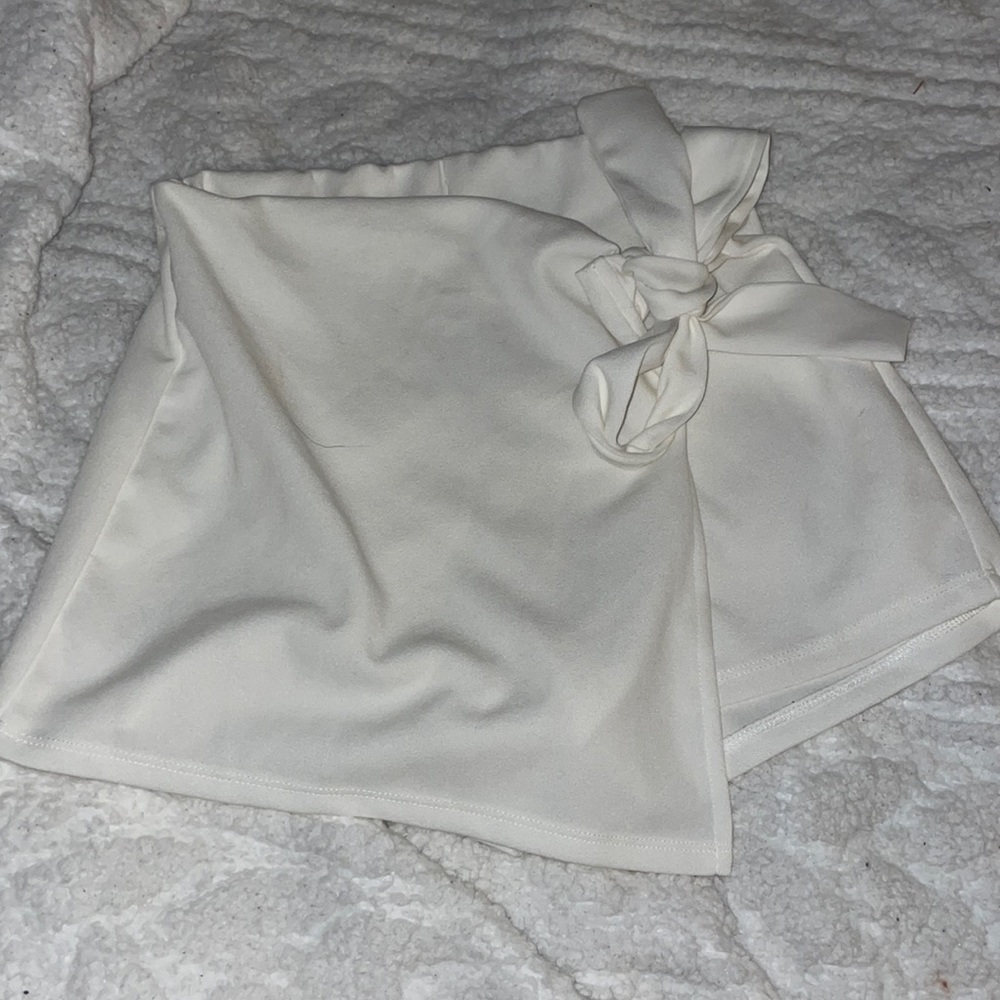 White skirt/shorts